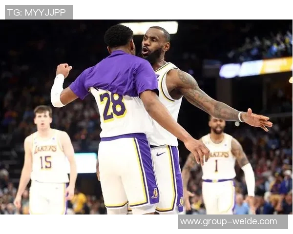 詹姆斯助力八村频频攻筐展现默契配合引发球迷热议